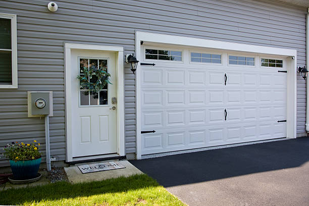 24/7 Emergency Garage Door Panel Replacement experts in Milford, IL